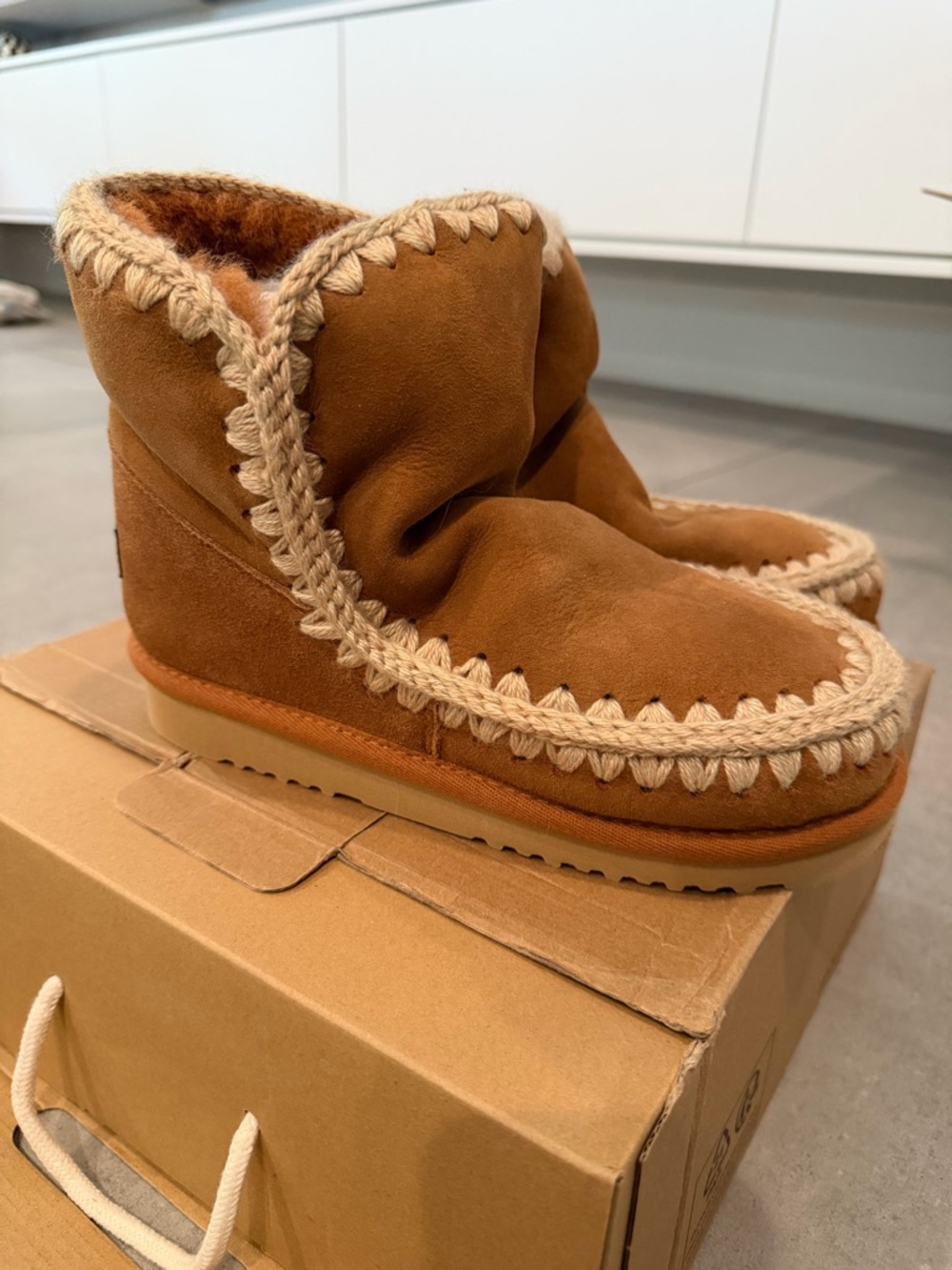 MOU Eskimo Glacier 18 Suede Shearling Ankle Boots Carmel Coffee Size 39 / 9 NIB
